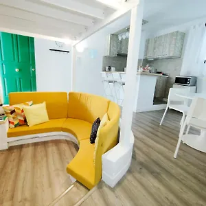 https://thelma-1-minuto-a-pie-del-mar.in-canary-islands.com